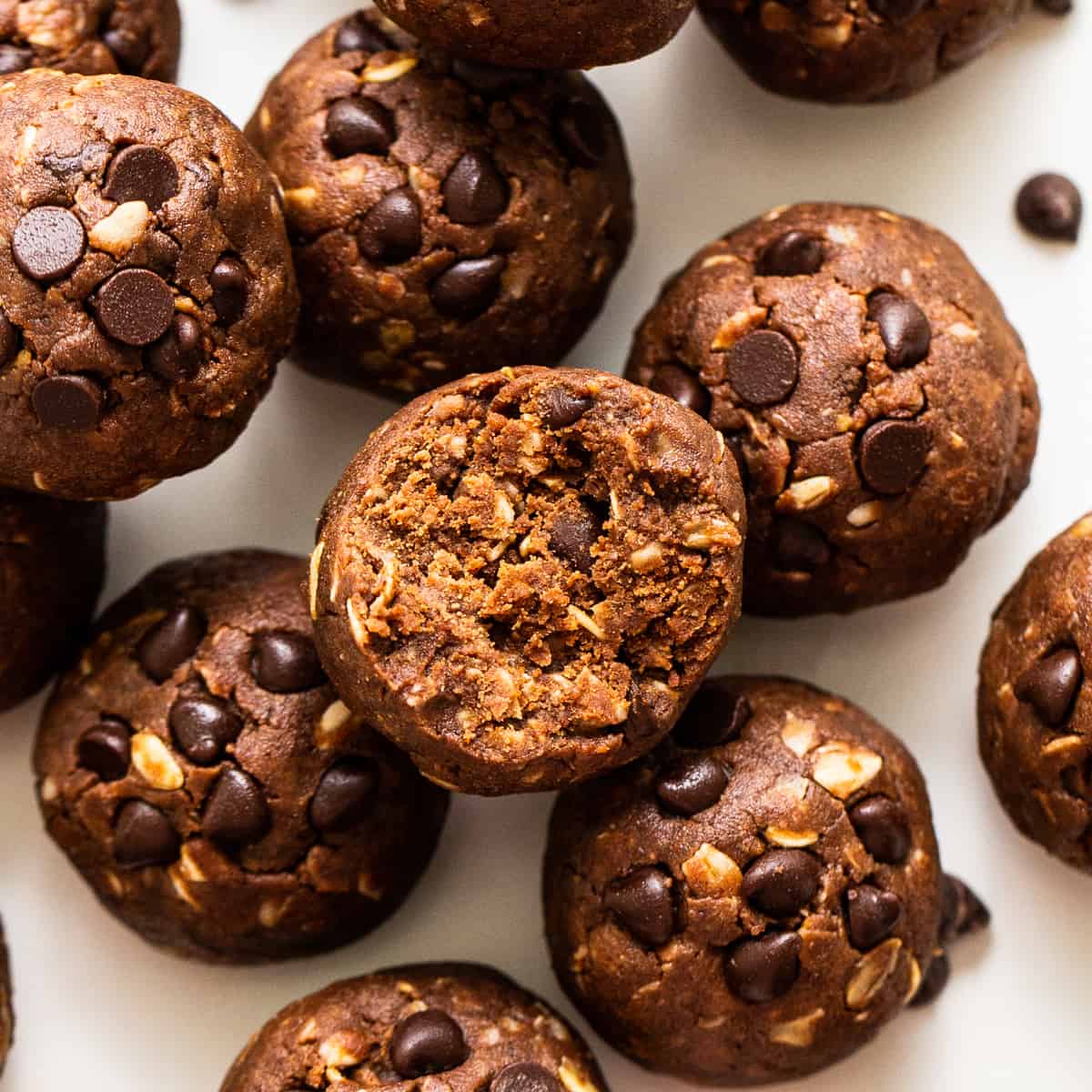 High-Protein Mint Chip Balls: Vegan No-Bake Recipe for Energy